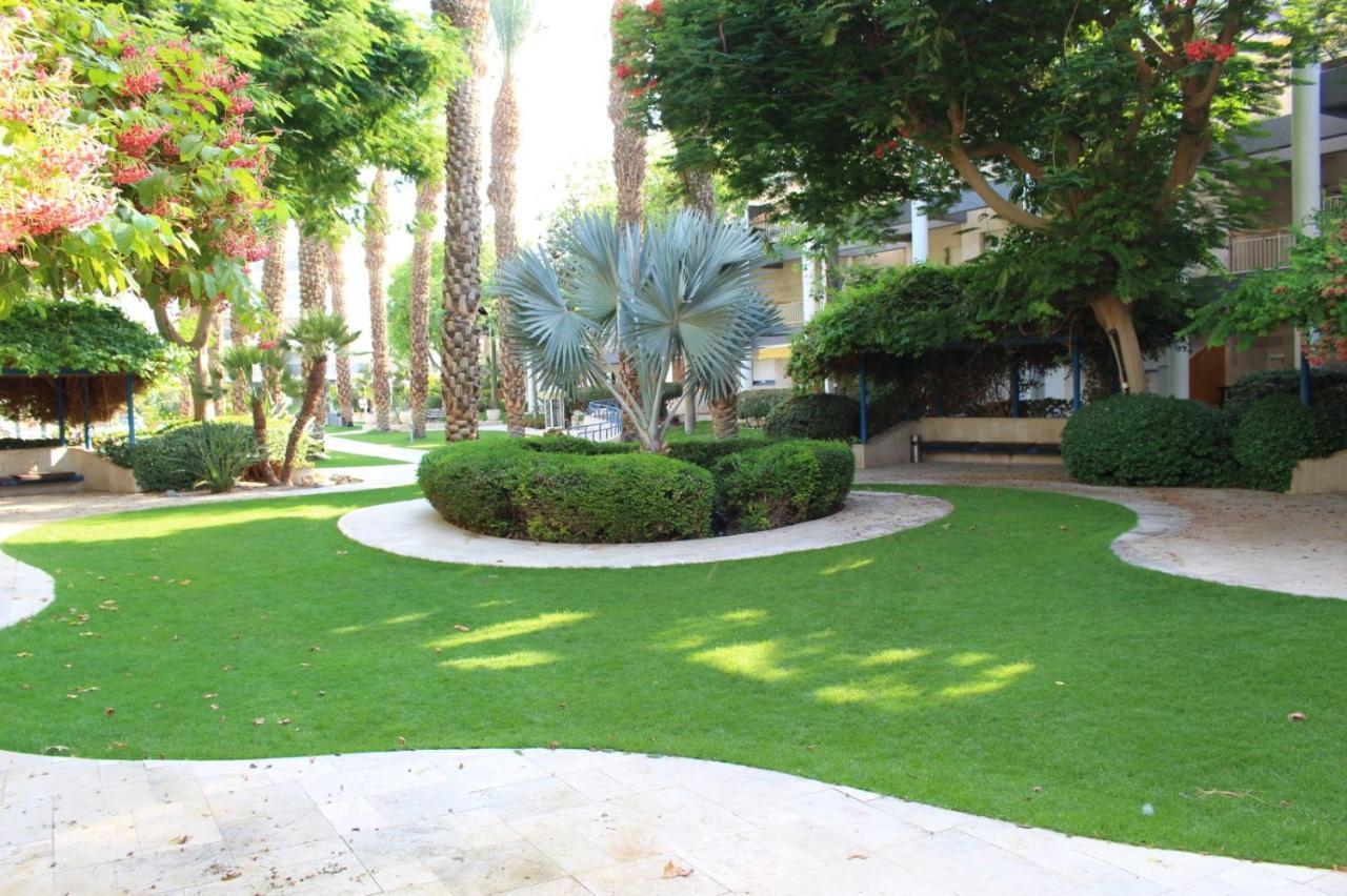 Ceasar Suite At Royal Park Eilat Exterior photo
